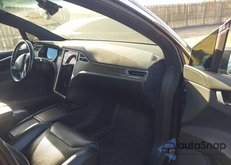 2016 Tesla Model X 60D/P100D/P90D z USA, uszkodzony, nr VIN 5YJXCAE47GF003173